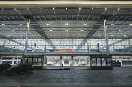 Führung vor der Inbetriebnahme des Flughafens Berlin-Brandenburg in Schönefeld