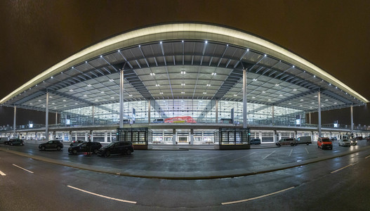 Führung vor der Inbetriebnahme des Flughafens Berlin-Brandenburg in Schönefeld