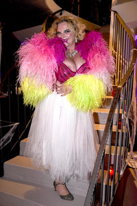 Revue-Premiere 'Hell-oh-rama' in München