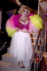 Revue-Premiere 'Hell-oh-rama' in München