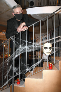 Revue-Premiere 'Hell-oh-rama' in München