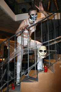 Revue-Premiere 'Hell-oh-rama' in München