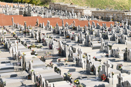 Der Friedhof La Almudena in Madrid