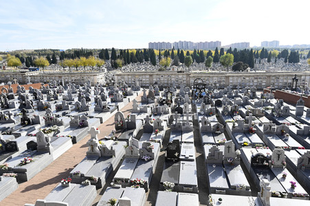 Der Friedhof La Almudena in Madrid