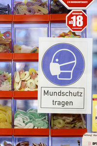 Symbolfoto Mundschutz tragen
