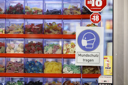 Symbolfoto Mundschutz tragen