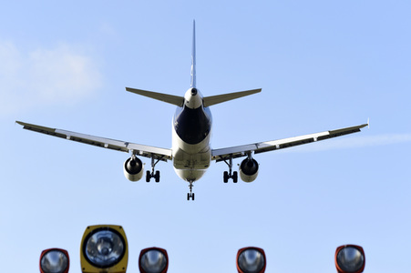 Symbolfoto Landeanflug