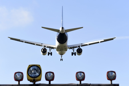 Symbolfoto Landeanflug