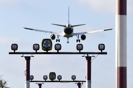 Symbolfoto Landeanflug