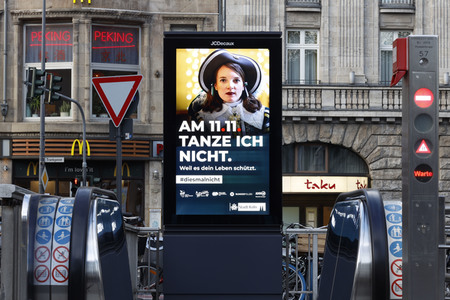 Symbolfoto Corona und Karneval