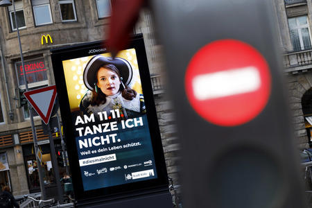 Symbolfoto Corona und Karneval