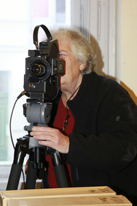 Annik Leroy bei Dreharbeiten in Görlitz