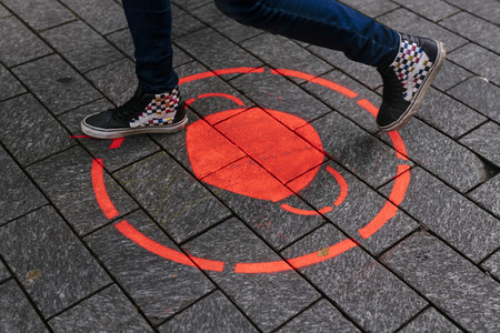 Symbolfoto Corona-Piktogramm