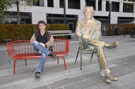 Präsentation der Bronze-Statue von Helmut Dietl in München