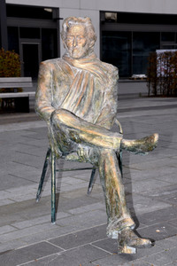 Präsentation der Bronze-Statue von Helmut Dietl in München