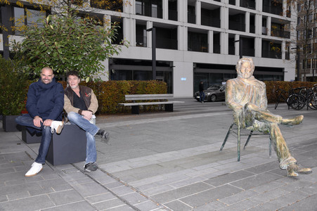 Präsentation der Bronze-Statue von Helmut Dietl in München
