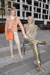 Präsentation der Bronze-Statue von Helmut Dietl in München