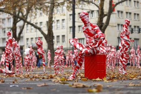 Kunst-Aktion von Dennis Josef Meseg in Köln