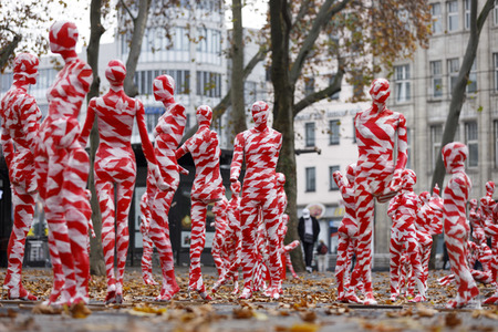 Kunst-Aktion von Dennis Josef Meseg in Köln