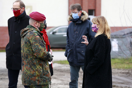 Pressetermin zum Bau eines Zauns zur Eindämmung der Afrikanischen Schweinepest in Krauschwitz