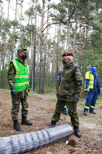 Pressetermin zum Bau eines Zauns zur Eindämmung der Afrikanischen Schweinepest in Krauschwitz