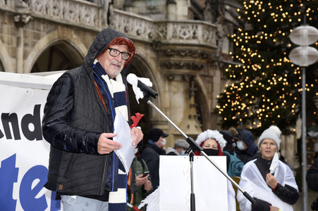 Kundgebung zum bundesweiten Aktionstag gegen Aufrüstung und Krieg in München