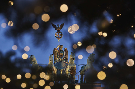 Weihnachtsbeleuchtung am Brandenburger Tor in Berlin