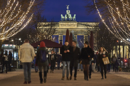 Weihnachtsbeleuchtung am Brandenburger Tor in Berlin