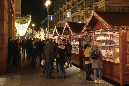 Weihnachtsbuden auf der Friedrichstraße in Berlin
