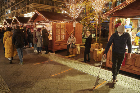 Weihnachtsbuden auf der Friedrichstraße in Berlin