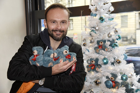 Michael Sandorov beim Teddy-Charity-Verkauf in München