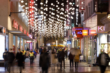 Symbolfoto Weihnachtseinkäufe