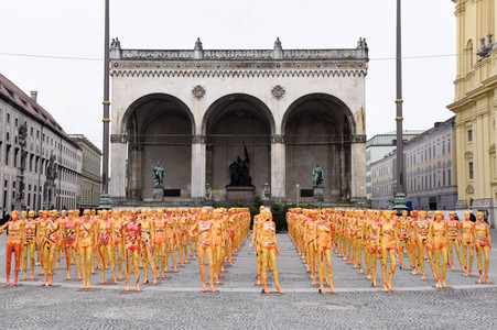 Kunst-Installation 'Broken' in München