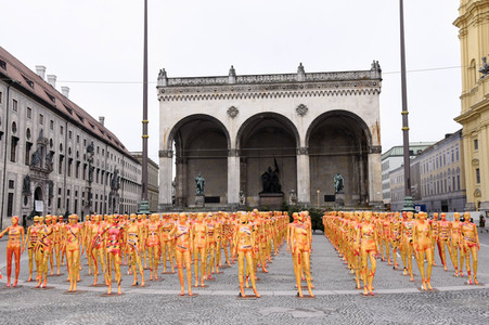 Kunst-Installation 'Broken' in München