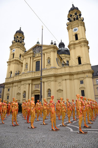 Kunst-Installation 'Broken' in München