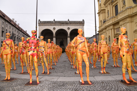 Kunst-Installation 'Broken' in München