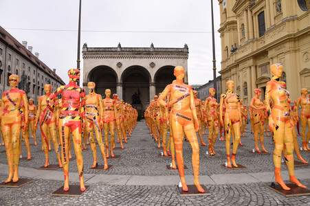 Kunst-Installation 'Broken' in München