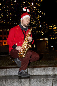 Klime Levene spielt Weihnachtslieder in Berlin