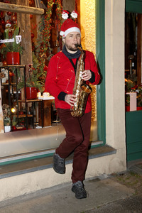 Klime Levene spielt Weihnachtslieder in Berlin