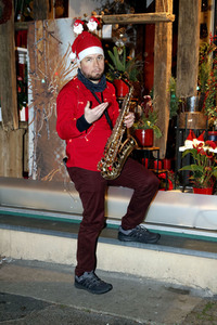 Klime Levene spielt Weihnachtslieder in Berlin