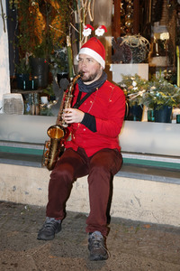 Klime Levene spielt Weihnachtslieder in Berlin