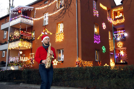 Klime Levene spielt Weihnachtslieder in Berlin