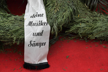 Mahnwache vom Aktionsbündnis 'Alarmstufe Dunkelrot' in Berlin