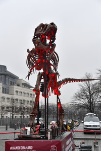 Mahnwache vom Aktionsbündnis 'Alarmstufe Dunkelrot' in Berlin