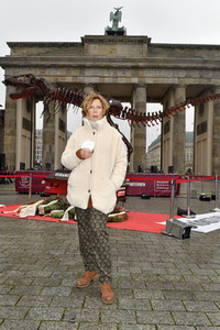 Mahnwache vom Aktionsbündnis 'Alarmstufe Dunkelrot' in Berlin