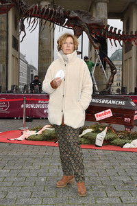 Mahnwache vom Aktionsbündnis 'Alarmstufe Dunkelrot' in Berlin