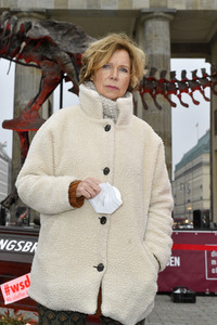 Mahnwache vom Aktionsbündnis 'Alarmstufe Dunkelrot' in Berlin