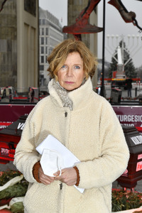 Mahnwache vom Aktionsbündnis 'Alarmstufe Dunkelrot' in Berlin