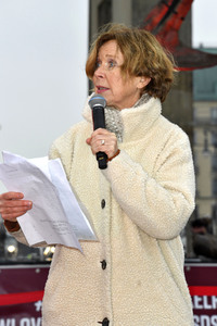 Mahnwache vom Aktionsbündnis 'Alarmstufe Dunkelrot' in Berlin