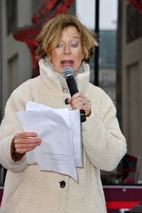 Mahnwache vom Aktionsbündnis 'Alarmstufe Dunkelrot' in Berlin